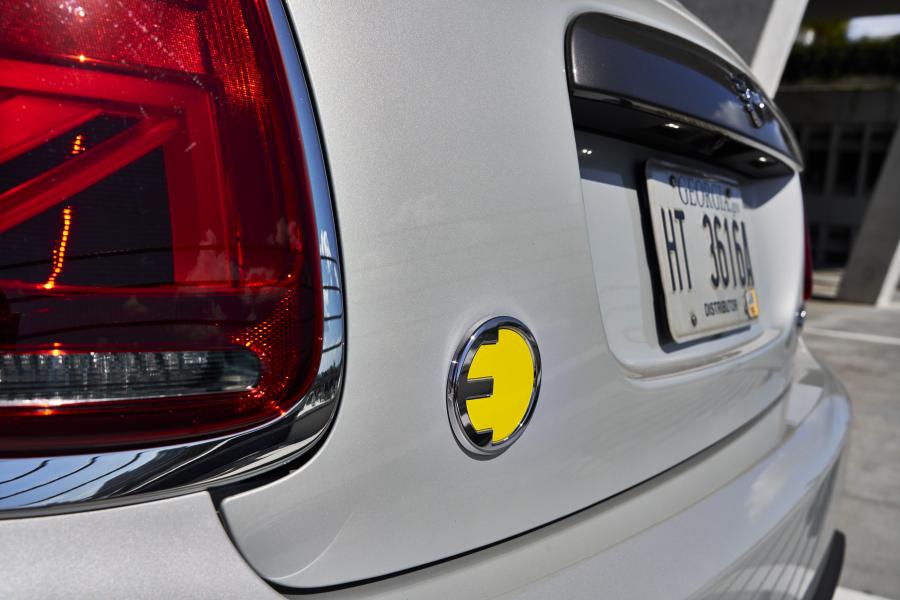 Детали экстерьера Mini Cooper SE (F56) 2020 года  (NA) (фото 336 из 342)